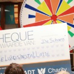 De Schans ontvangt cheque van Jos Bladt van Bladt Charirty